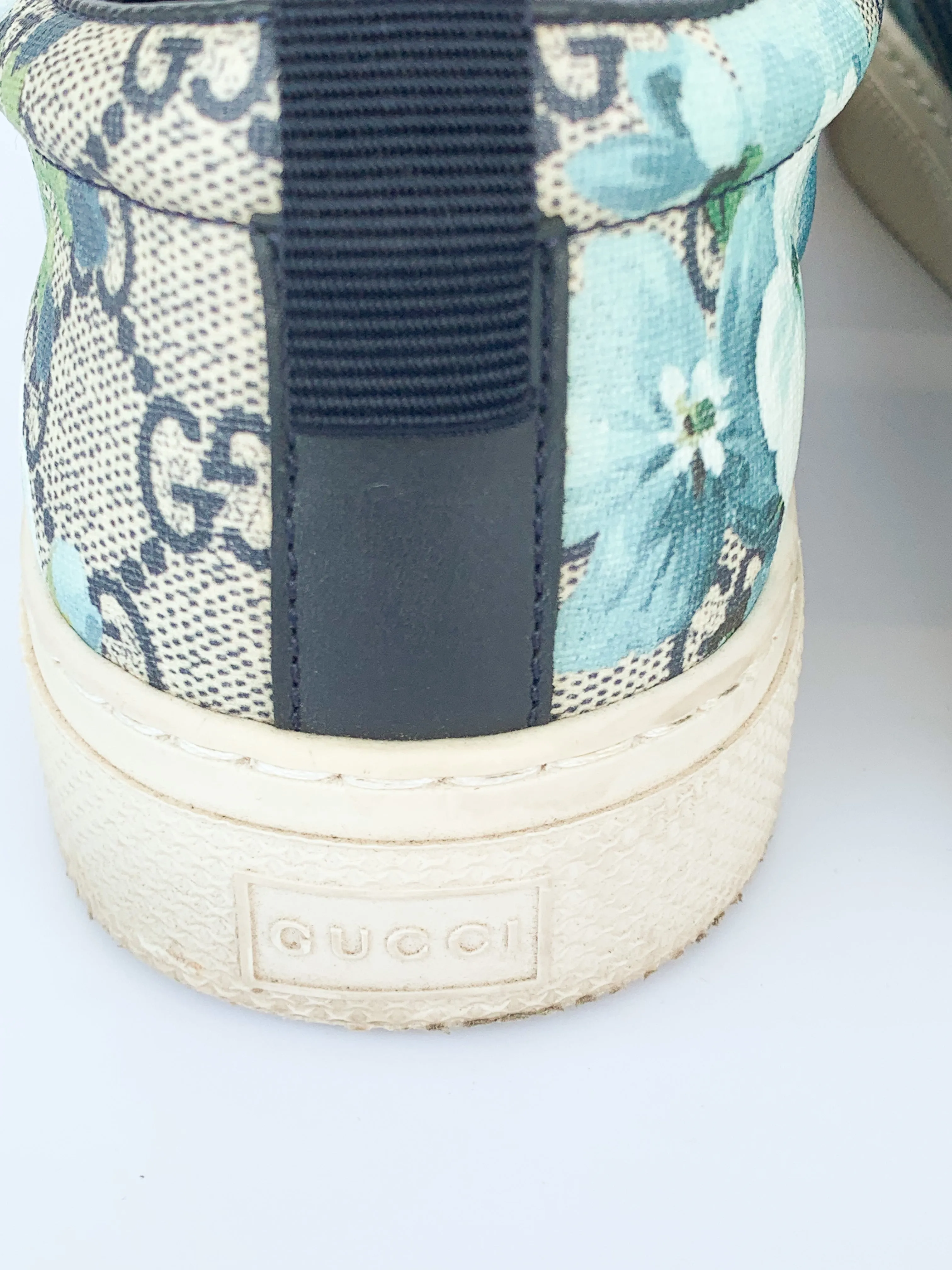<b>GUCCI</B> <BR>Supreme Slip Ons 39