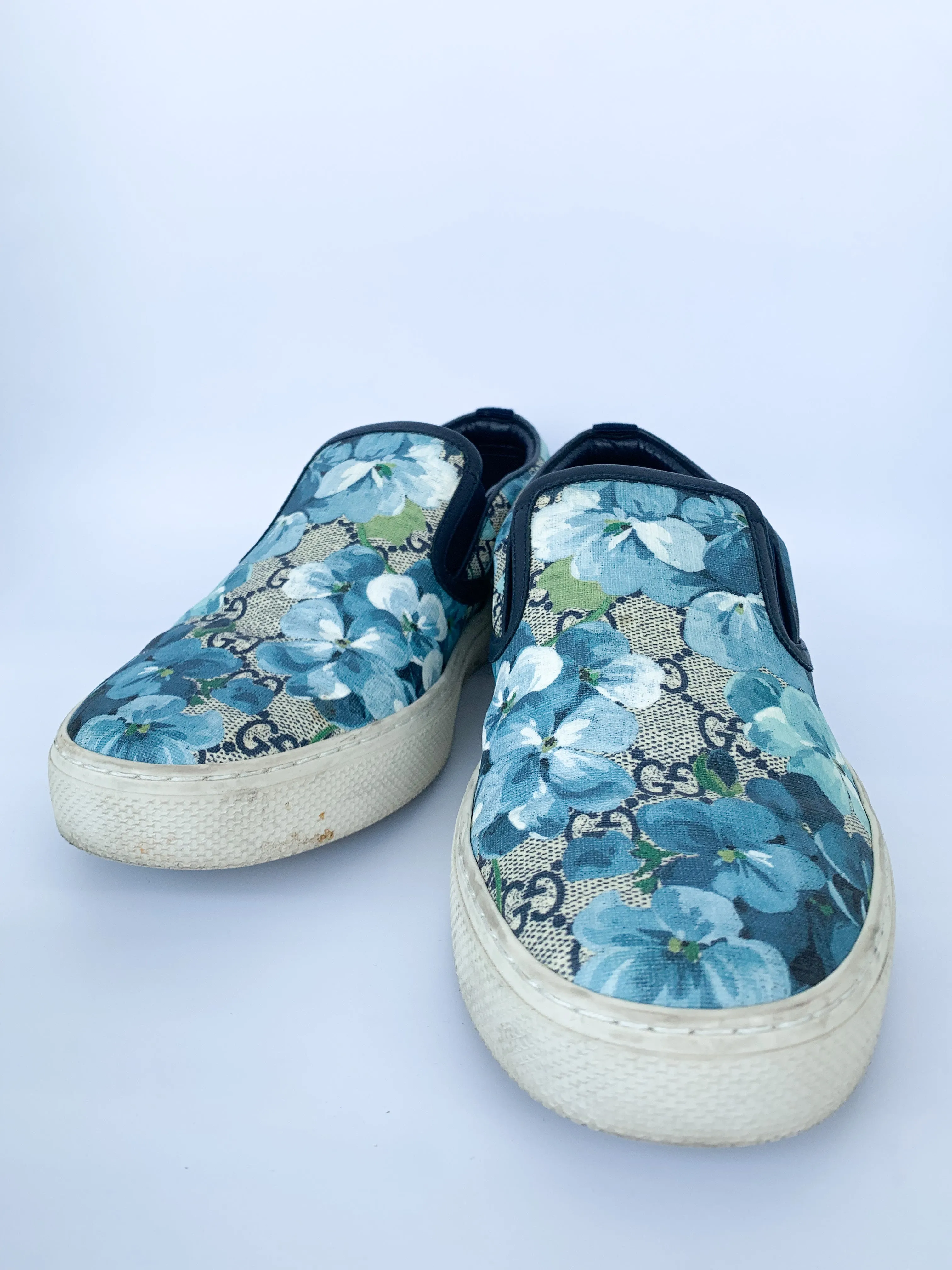 <b>GUCCI</B> <BR>Supreme Slip Ons 39