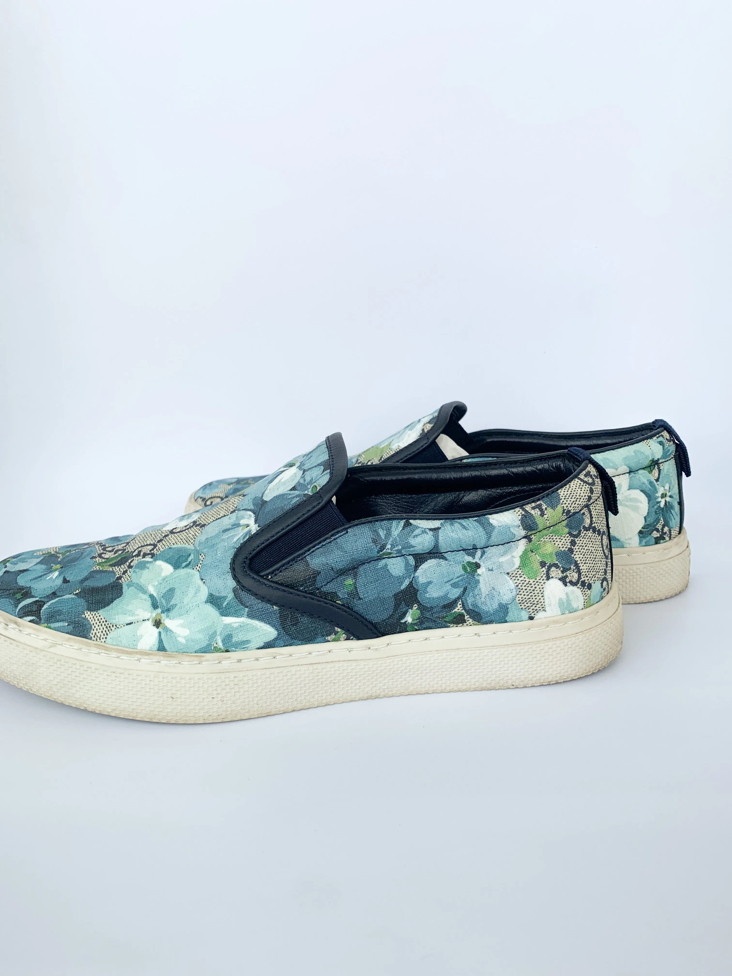 <b>GUCCI</B> <BR>Supreme Slip Ons 39