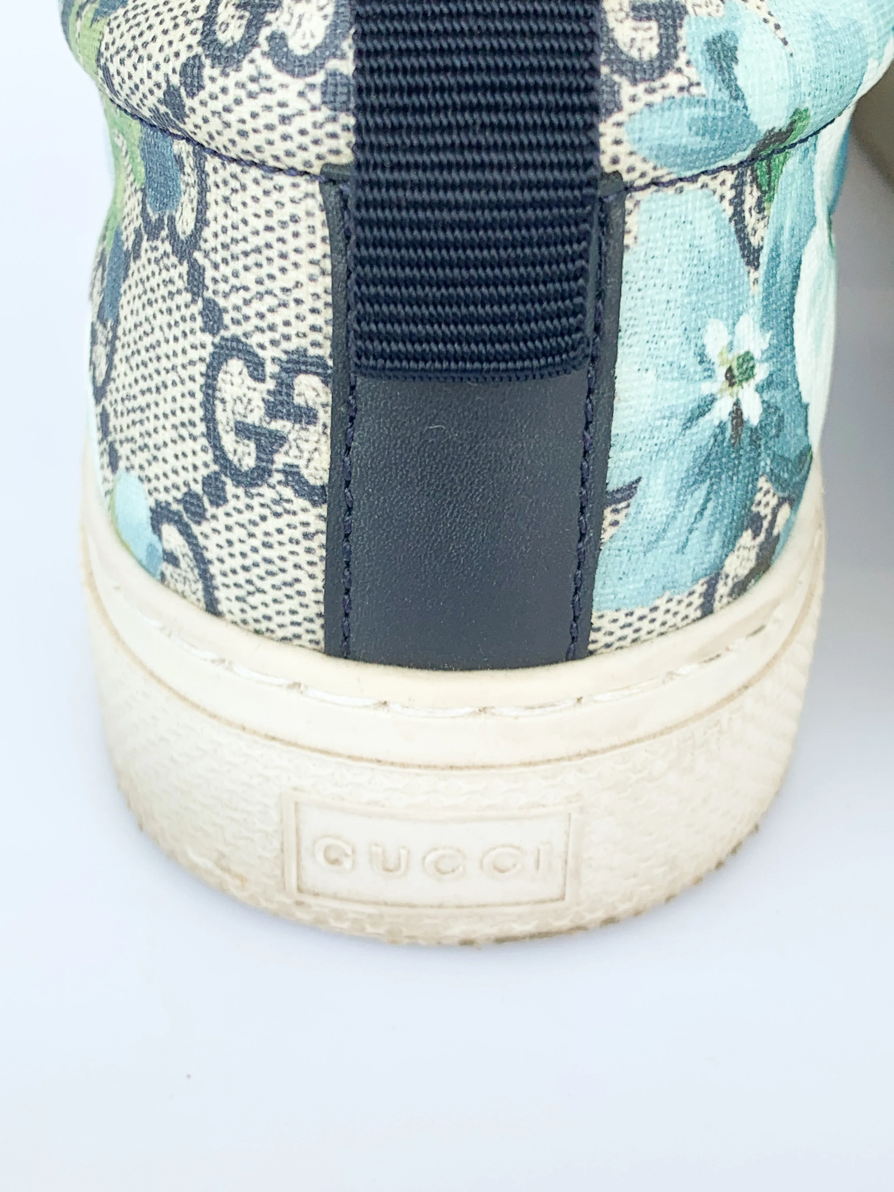 <b>GUCCI</B> <BR>Supreme Slip Ons 39