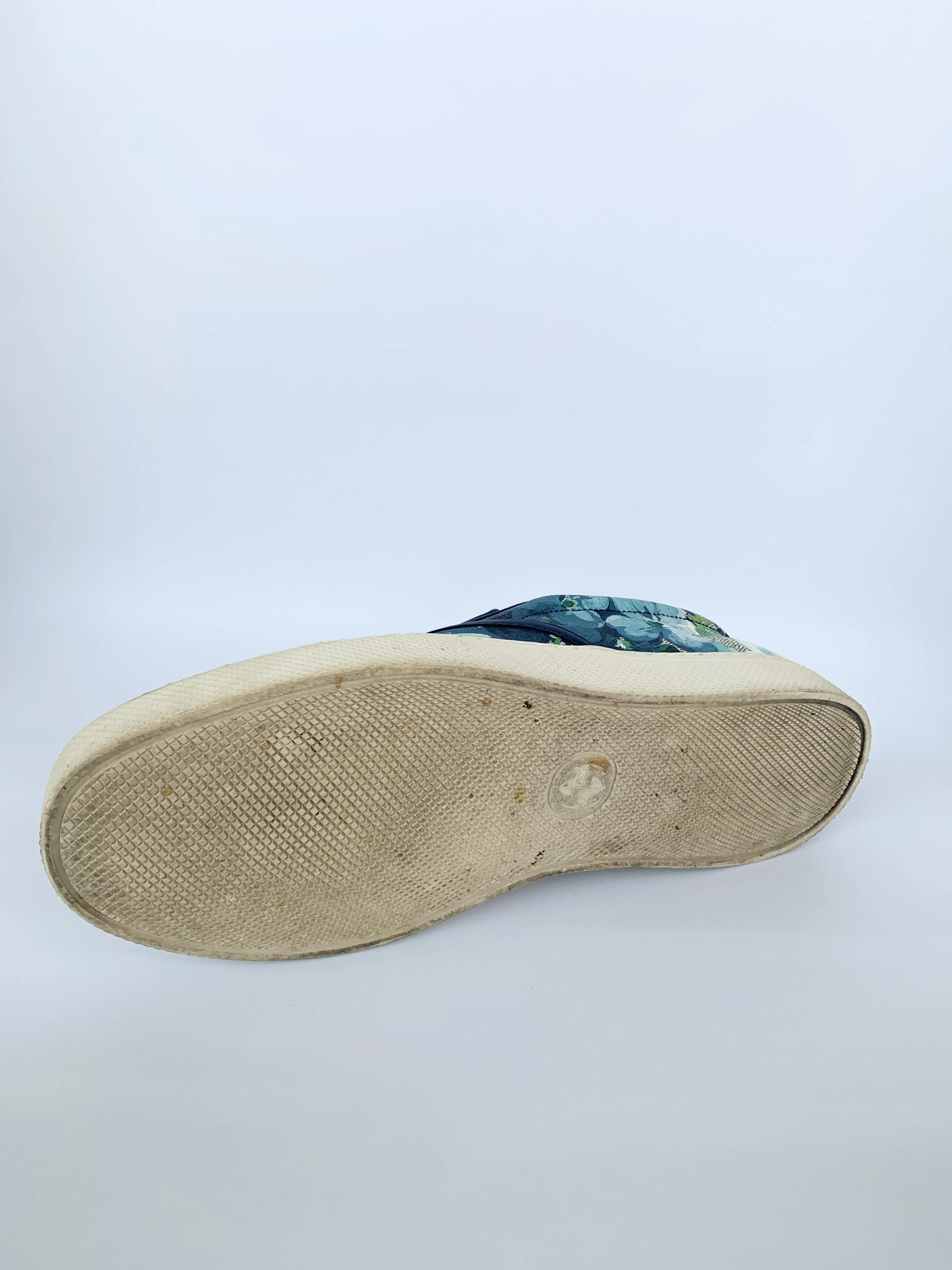 <b>GUCCI</B> <BR>Supreme Slip Ons 39