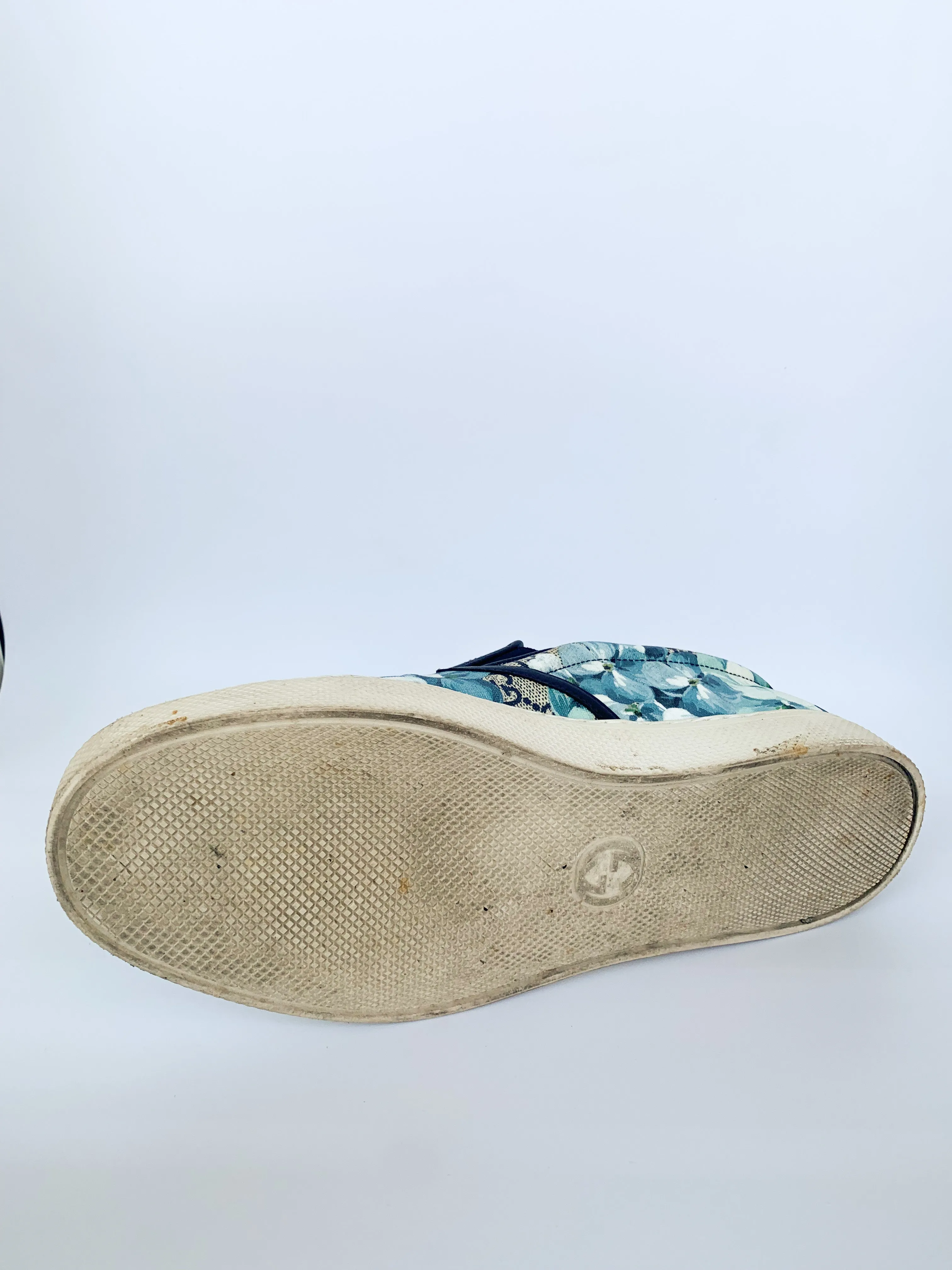 <b>GUCCI</B> <BR>Supreme Slip Ons 39