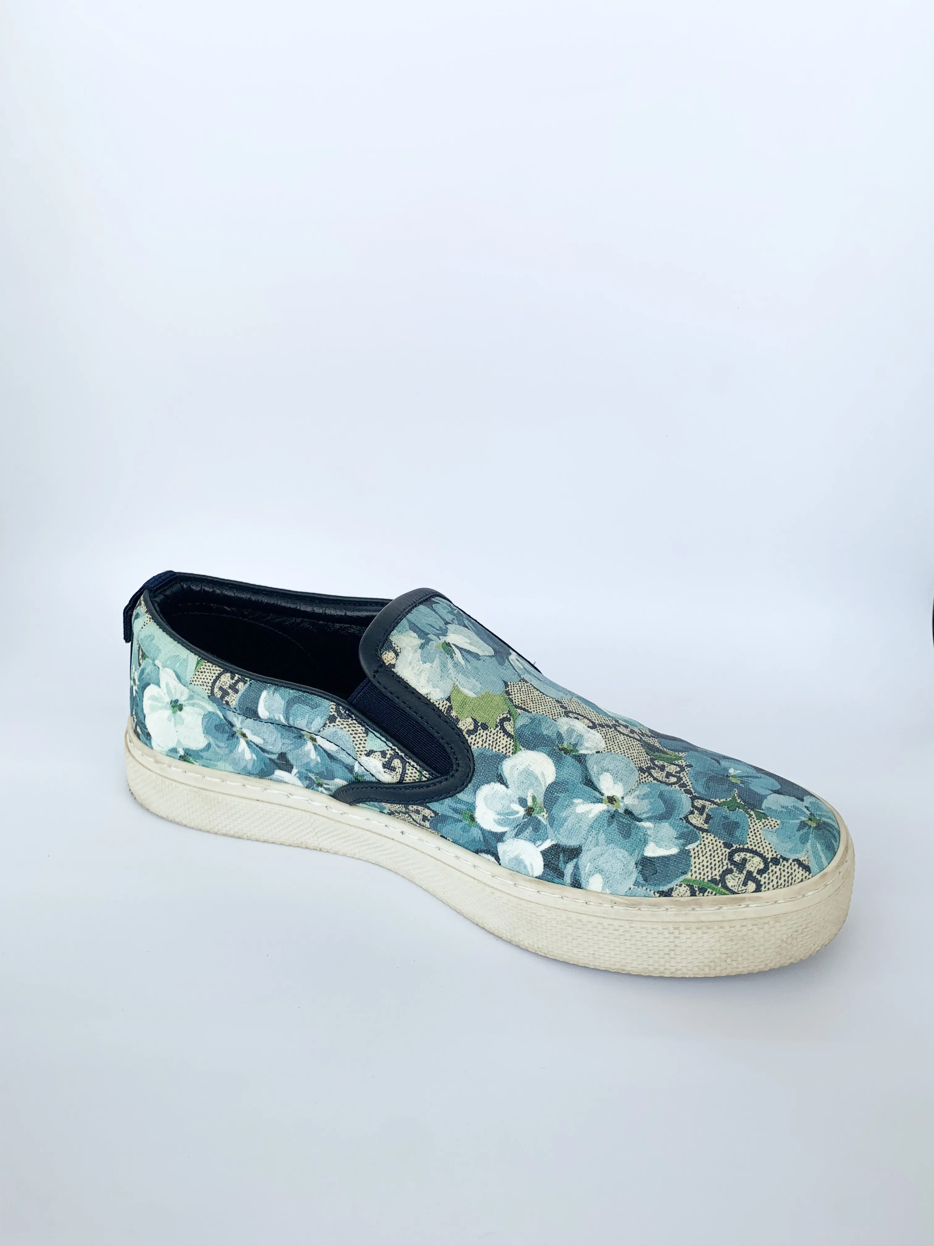 <b>GUCCI</B> <BR>Supreme Slip Ons 39